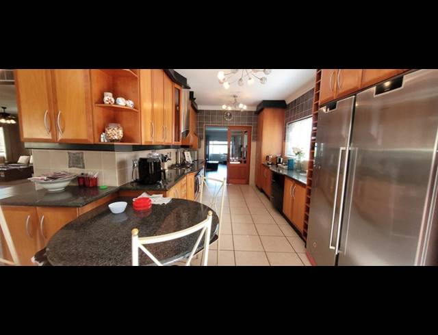 4 BEDROOM HOUSE FOR SALE IN GLENVISTA